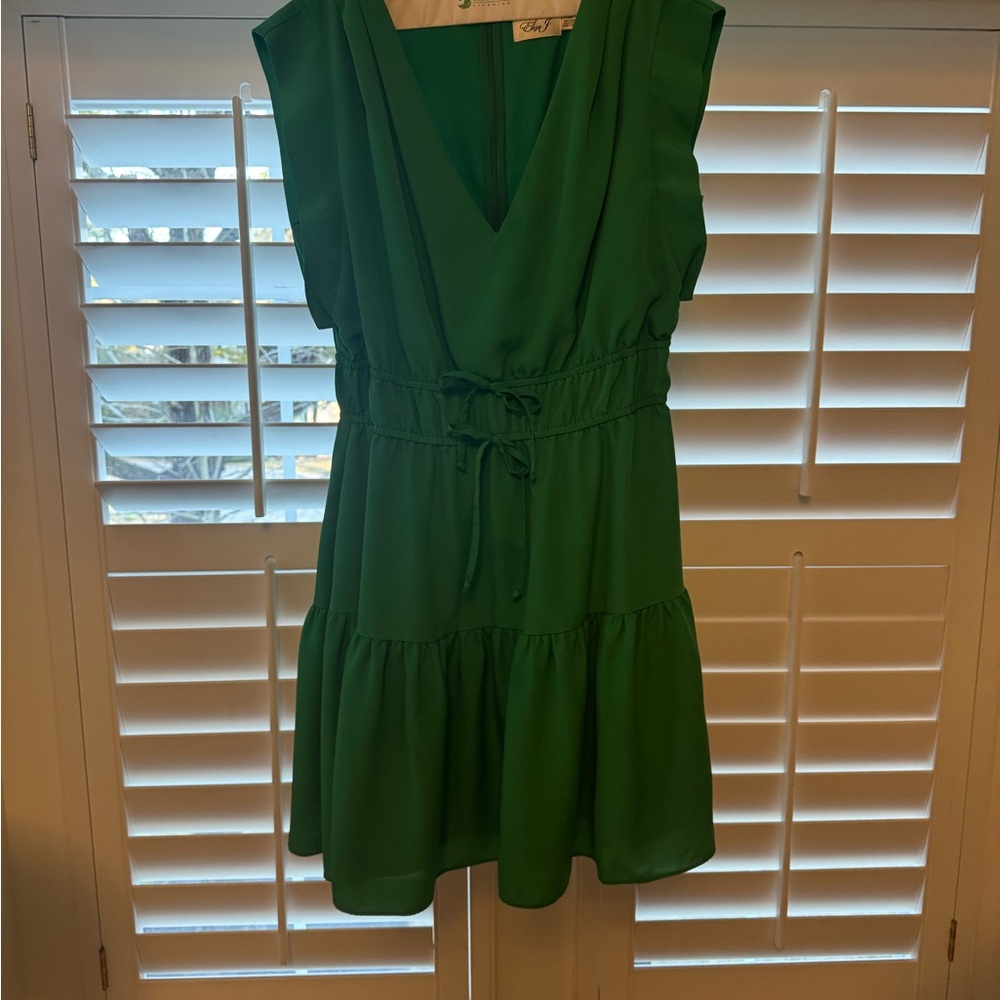 Eliza J Green Mini Sundress with Sleeveless Design and V-Neck
